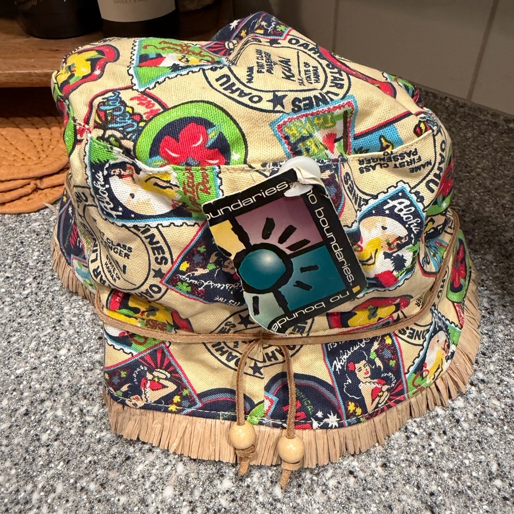 Vintage No Boundaries Hawaii TiKi Style Bucket Hat S/M